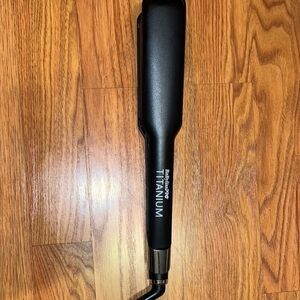 BaBylissPRO Titanium Flat Iron